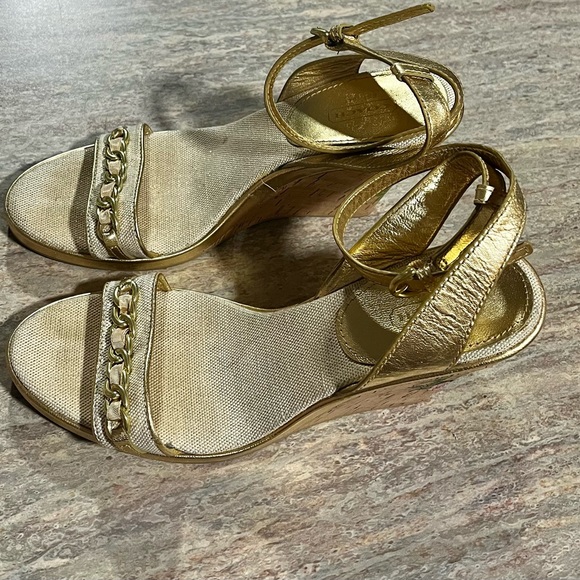 Coach Ellette open toe strapped wedge sandals with flowers 🌸 on the wedges - Picture 4 of 16